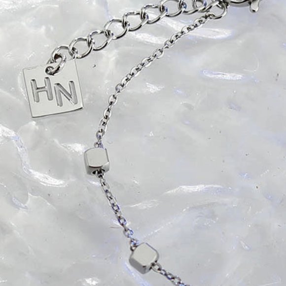 DARBY Square Bead Bracelet - Picture 3 of 7